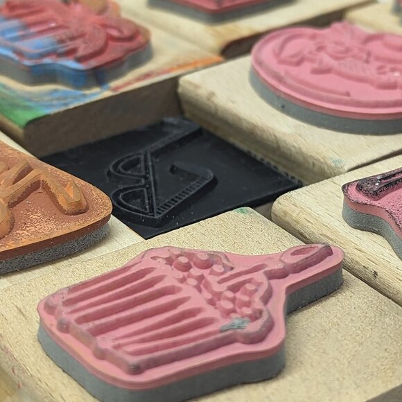 Bundle of 9 Rubber Stamps Mixed Brands Crafts Scrapbooking - Picture 9 of 10